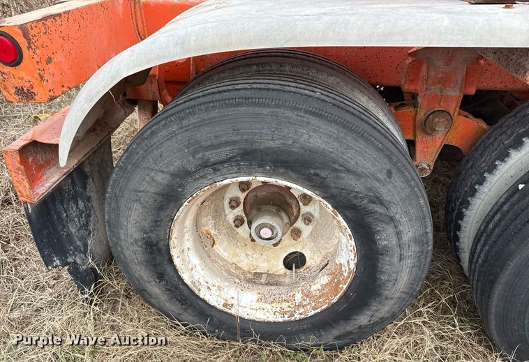 image for item DJ0898 1981 Boyd 1190 pneumatic dry bulk trailer