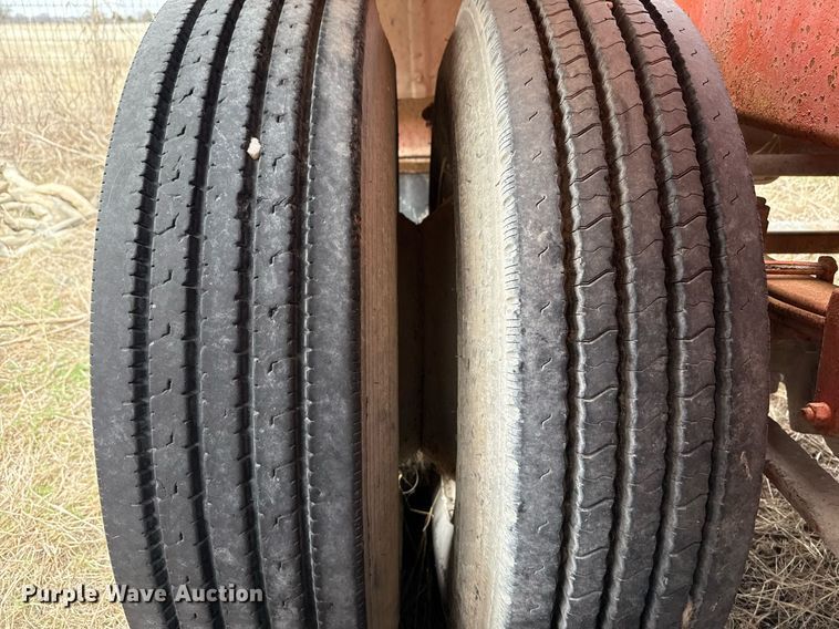 image for item DJ0898 1981 Boyd 1190 pneumatic dry bulk trailer