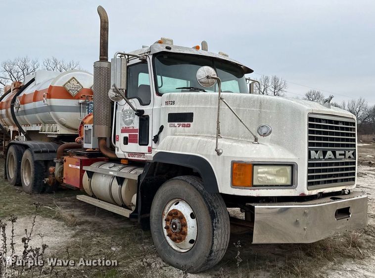 image for item DJ0902 2005 Mack CL733 kill truck