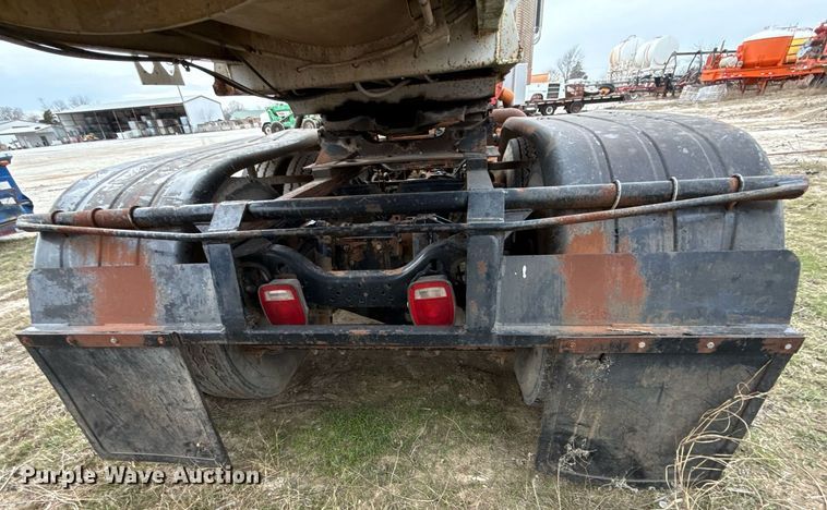 image for item DJ0902 2005 Mack CL733 kill truck