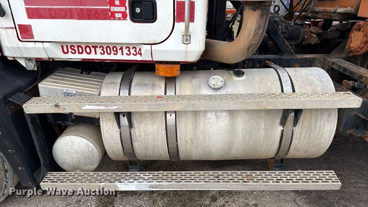 image for item DJ0902 2005 Mack CL733 kill truck