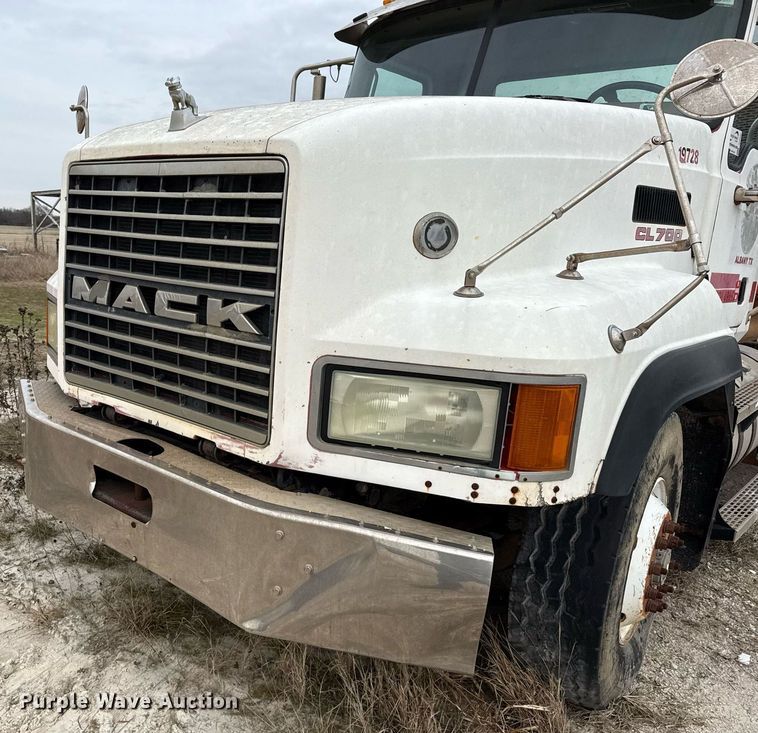 image for item DJ0902 2005 Mack CL733 kill truck