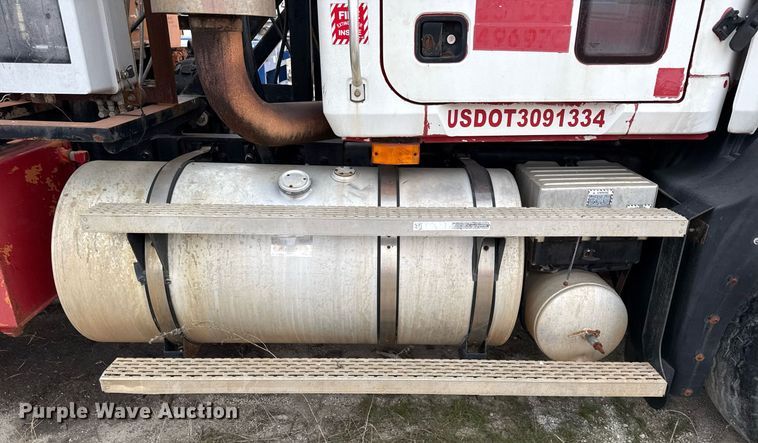 image for item DJ0902 2005 Mack CL733 kill truck