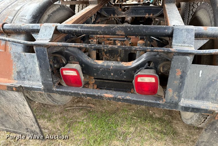 image for item DJ0902 2005 Mack CL733 kill truck