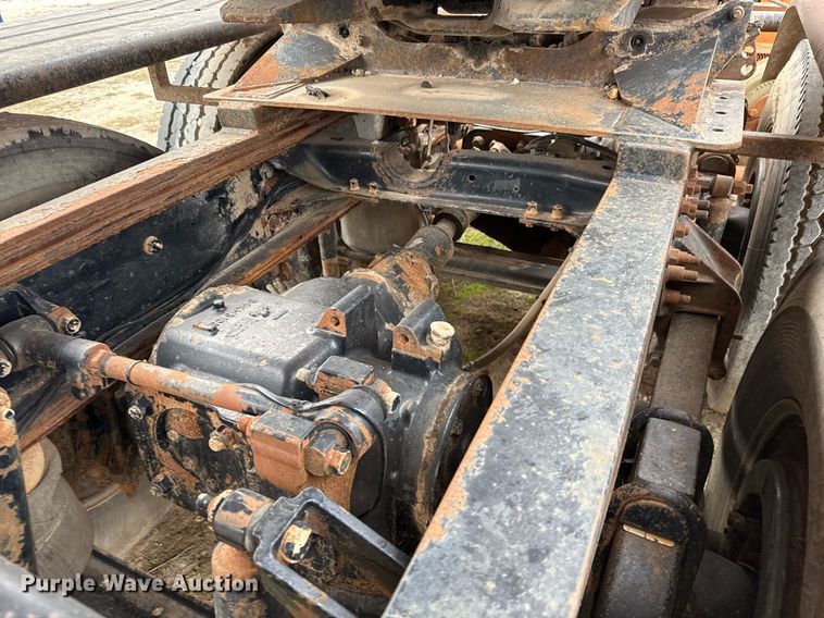 image for item DJ0902 2005 Mack CL733 kill truck