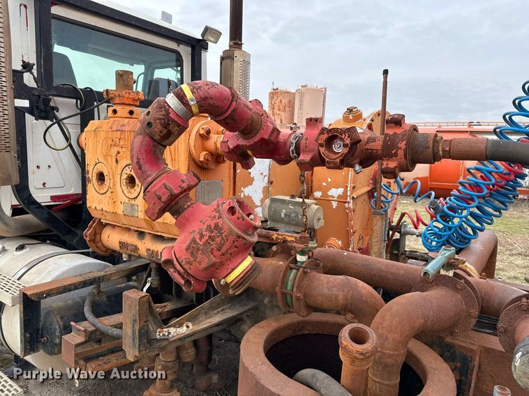 image for item DJ0902 2005 Mack CL733 kill truck