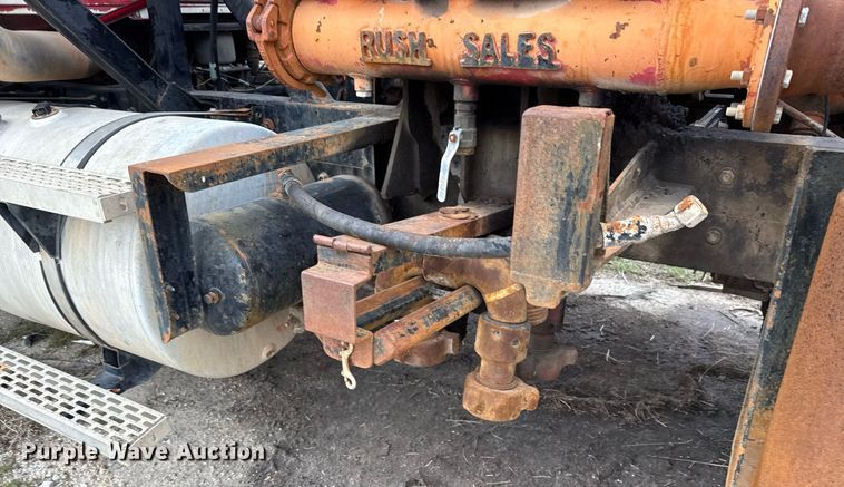 image for item DJ0902 2005 Mack CL733 kill truck