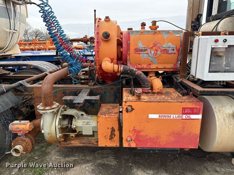 image for item DJ0902 2005 Mack CL733 kill truck