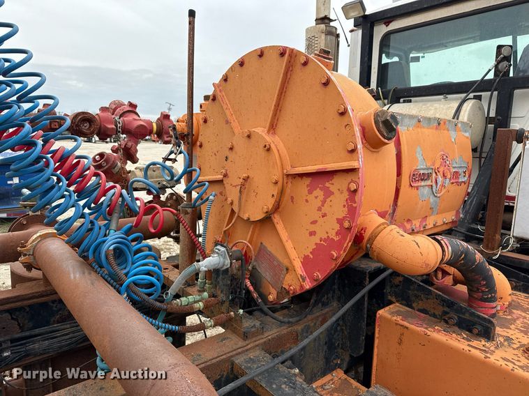 image for item DJ0902 2005 Mack CL733 kill truck