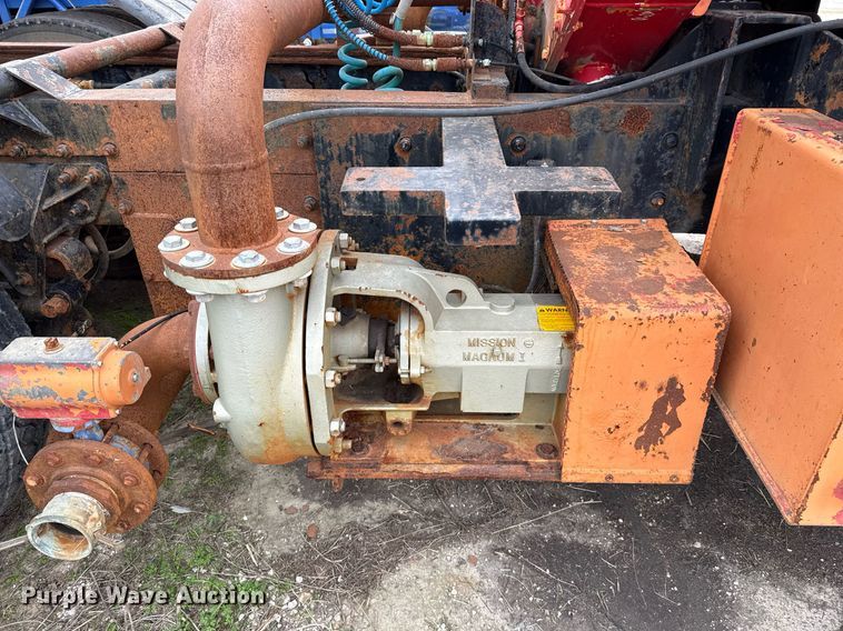 image for item DJ0902 2005 Mack CL733 kill truck