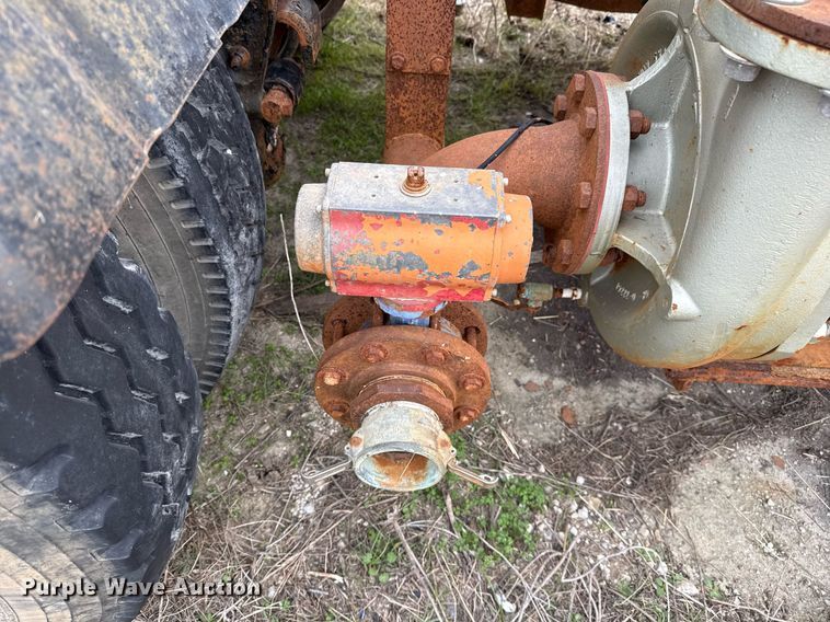 image for item DJ0902 2005 Mack CL733 kill truck