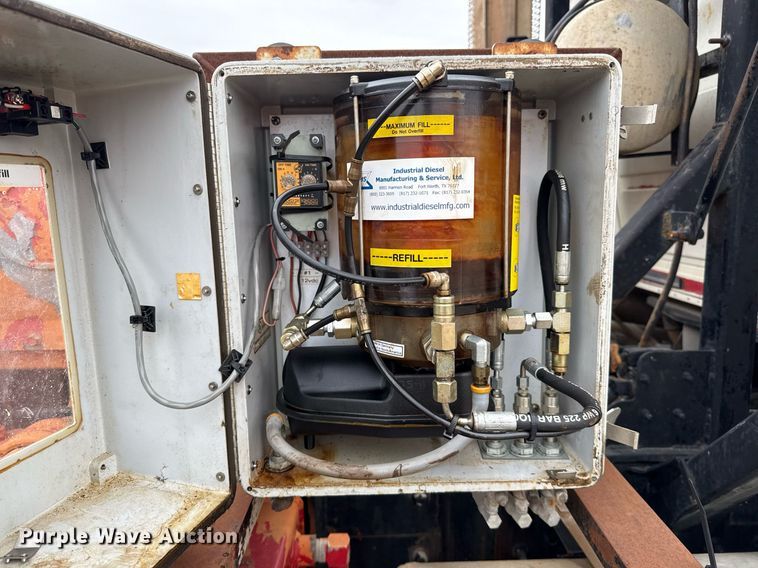 image for item DJ0902 2005 Mack CL733 kill truck