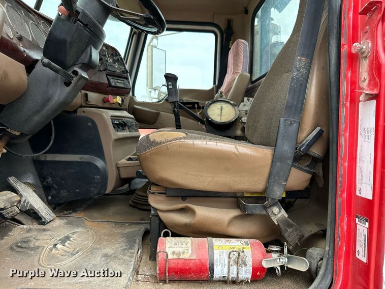 image for item DJ0902 2005 Mack CL733 kill truck