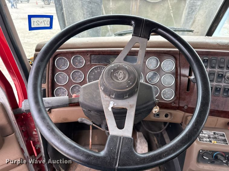 image for item DJ0902 2005 Mack CL733 kill truck