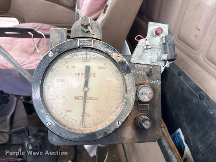 image for item DJ0902 2005 Mack CL733 kill truck