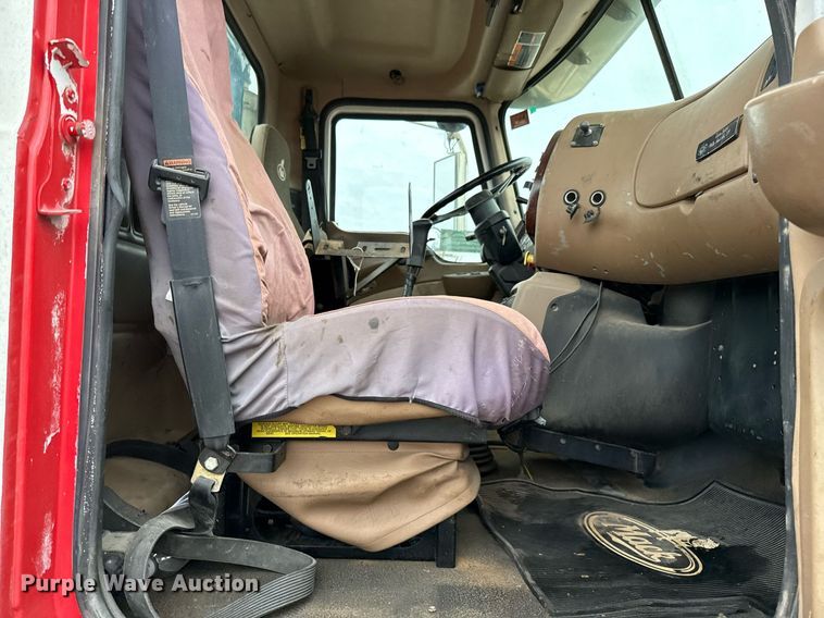 image for item DJ0902 2005 Mack CL733 kill truck