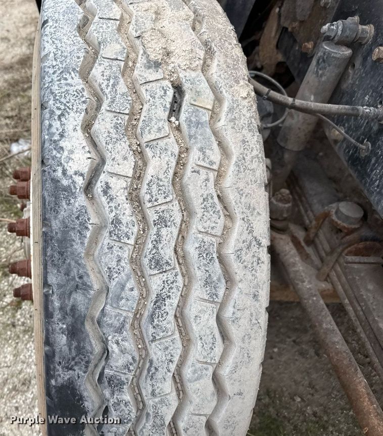 image for item DJ0902 2005 Mack CL733 kill truck