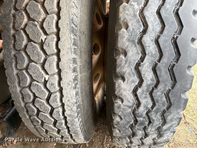 image for item DJ0902 2005 Mack CL733 kill truck