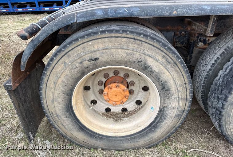 image for item DJ0902 2005 Mack CL733 kill truck