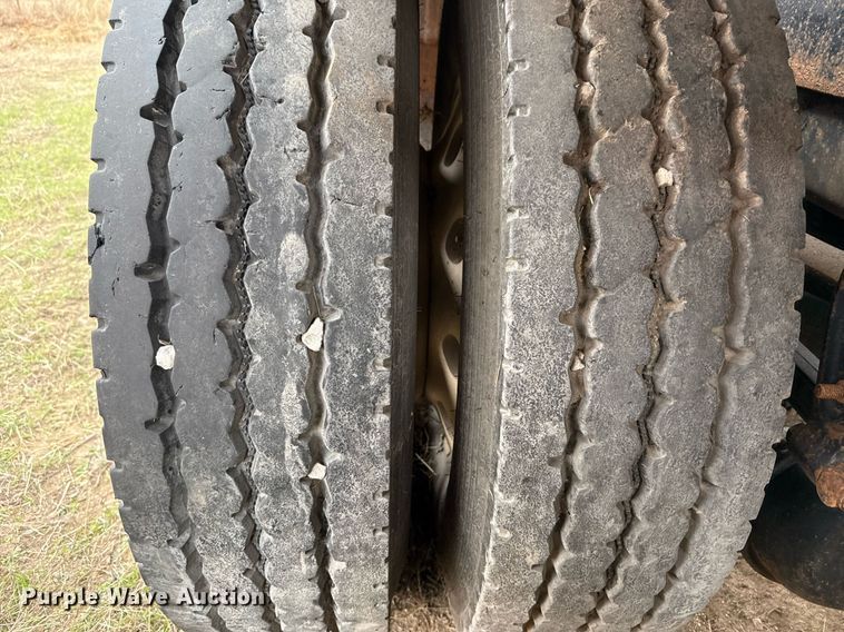 image for item DJ0902 2005 Mack CL733 kill truck