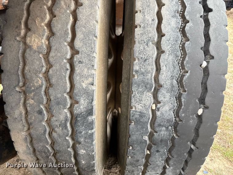 image for item DJ0902 2005 Mack CL733 kill truck