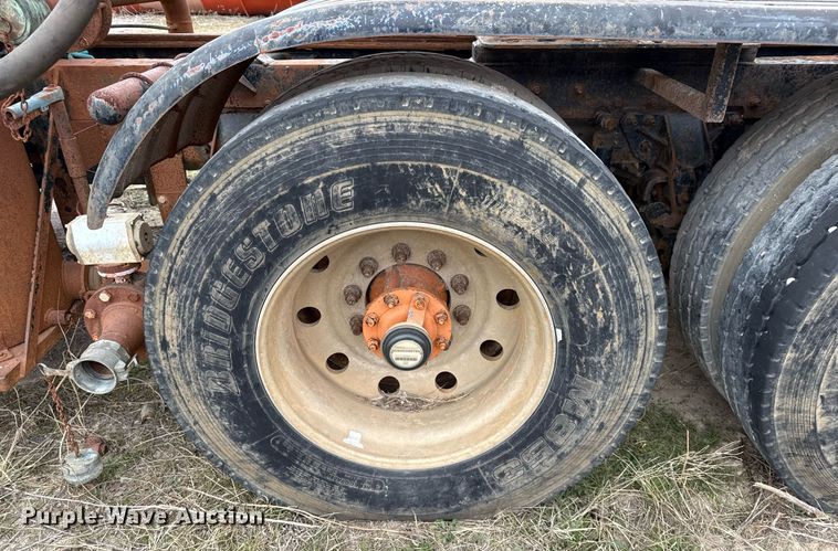 image for item DJ0902 2005 Mack CL733 kill truck