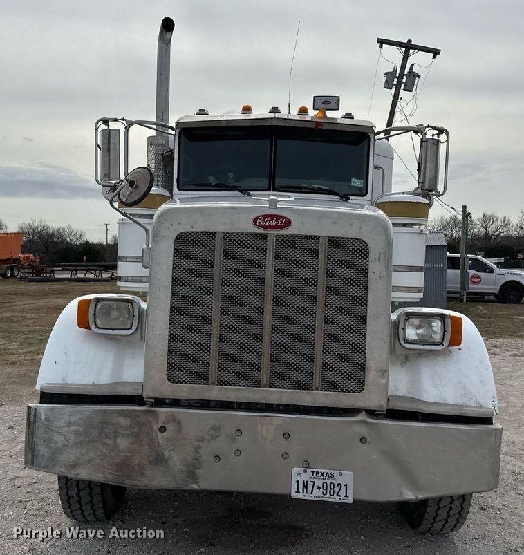 image for item DJ0908 2013 Peterbilt 367 semi truck