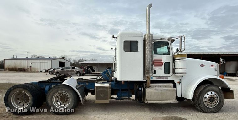 image for item DJ0908 2013 Peterbilt 367 semi truck