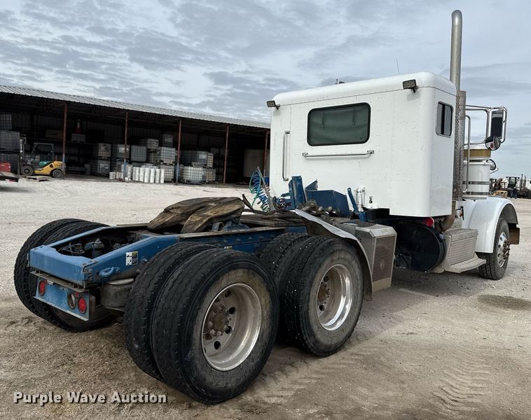 image for item DJ0908 2013 Peterbilt 367 semi truck