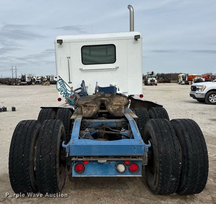 image for item DJ0908 2013 Peterbilt 367 semi truck