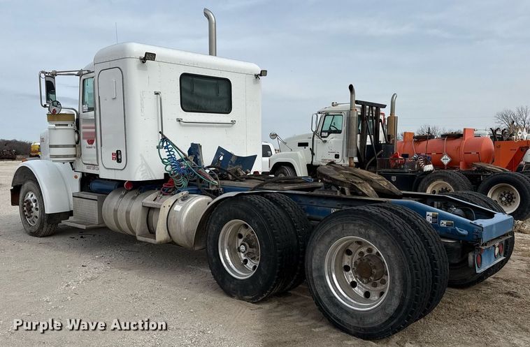 image for item DJ0908 2013 Peterbilt 367 semi truck