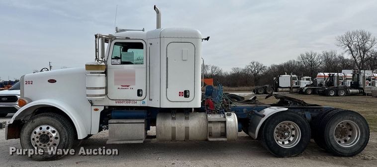 image for item DJ0908 2013 Peterbilt 367 semi truck