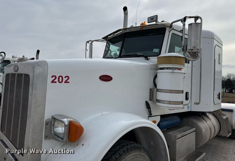 image for item DJ0908 2013 Peterbilt 367 semi truck