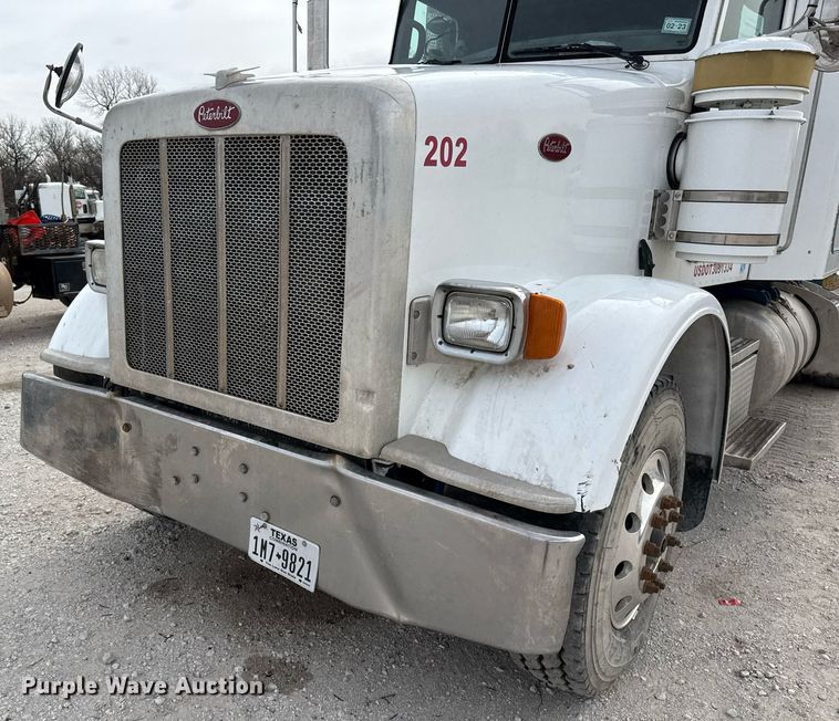 image for item DJ0908 2013 Peterbilt 367 semi truck