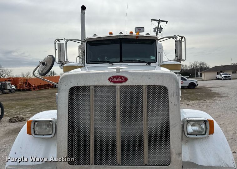 image for item DJ0908 2013 Peterbilt 367 semi truck