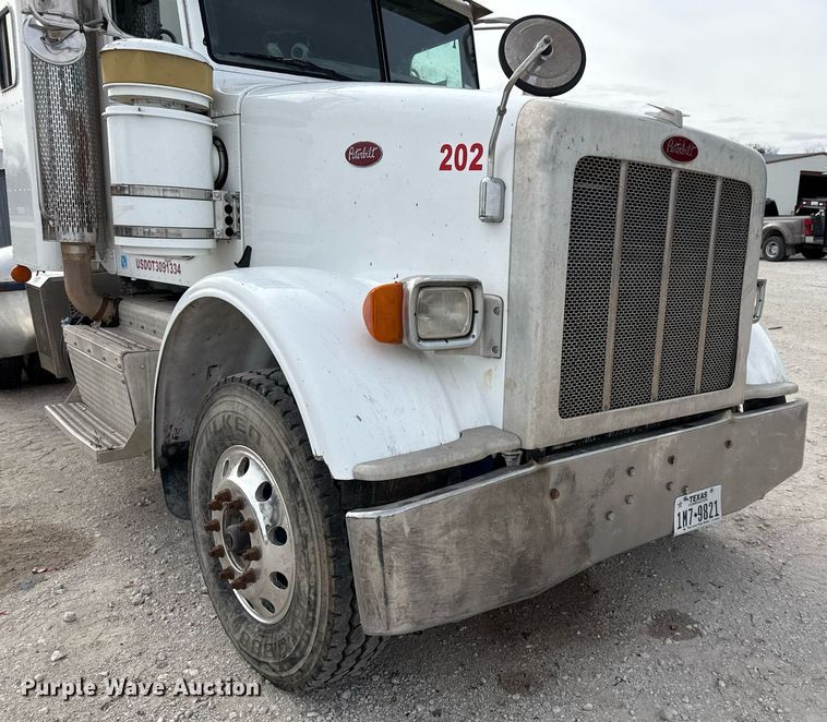 image for item DJ0908 2013 Peterbilt 367 semi truck