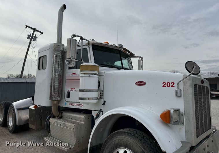 image for item DJ0908 2013 Peterbilt 367 semi truck