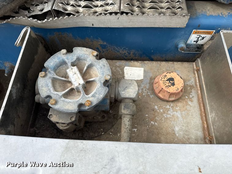 image for item DJ0908 2013 Peterbilt 367 semi truck