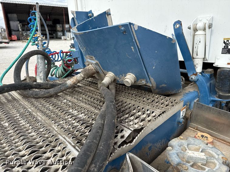 image for item DJ0908 2013 Peterbilt 367 semi truck