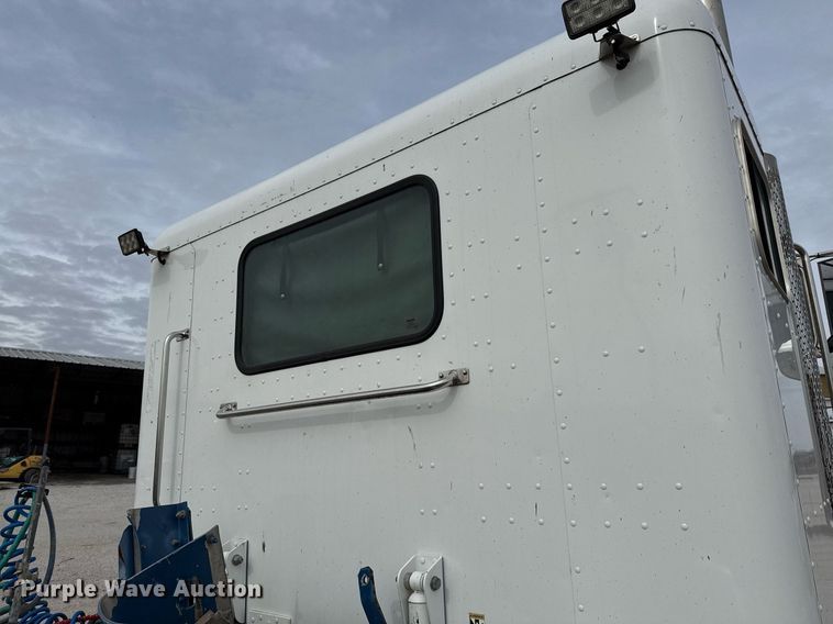 image for item DJ0908 2013 Peterbilt 367 semi truck