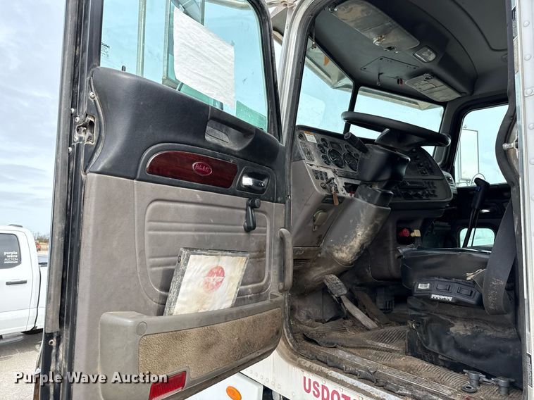 image for item DJ0908 2013 Peterbilt 367 semi truck