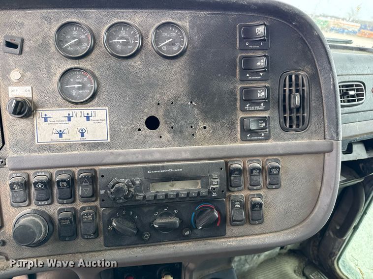 image for item DJ0908 2013 Peterbilt 367 semi truck