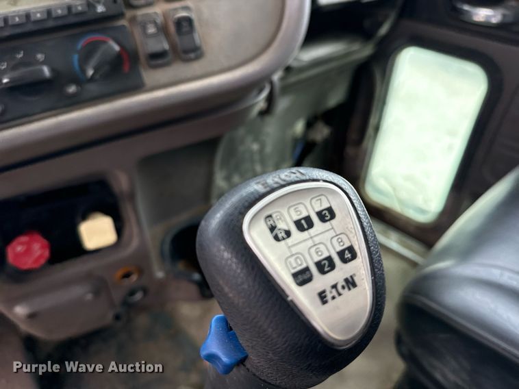 image for item DJ0908 2013 Peterbilt 367 semi truck