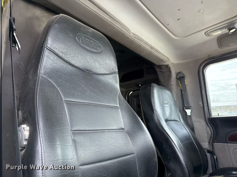 image for item DJ0908 2013 Peterbilt 367 semi truck