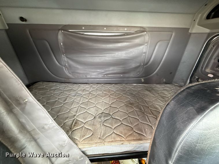 image for item DJ0908 2013 Peterbilt 367 semi truck