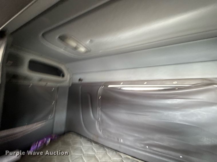 image for item DJ0908 2013 Peterbilt 367 semi truck