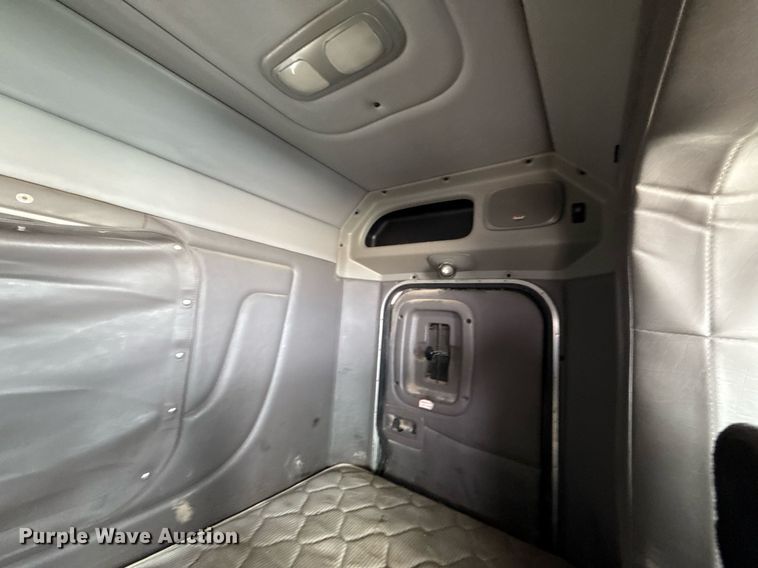 image for item DJ0908 2013 Peterbilt 367 semi truck