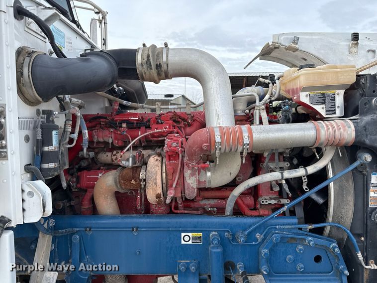 image for item DJ0908 2013 Peterbilt 367 semi truck