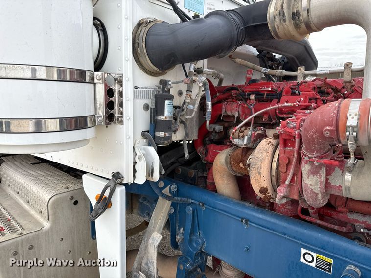 image for item DJ0908 2013 Peterbilt 367 semi truck