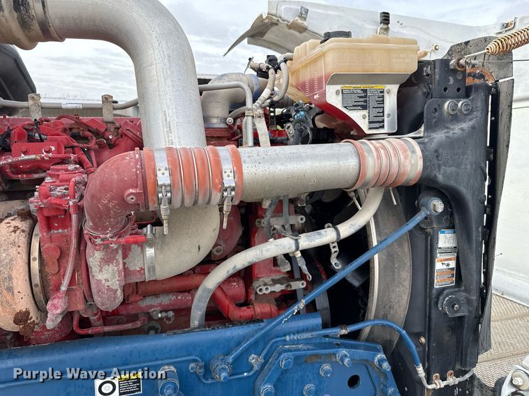 image for item DJ0908 2013 Peterbilt 367 semi truck